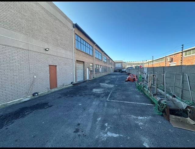 2,468M² WAREHOUSE TO LET IN PAARDEN EILAND